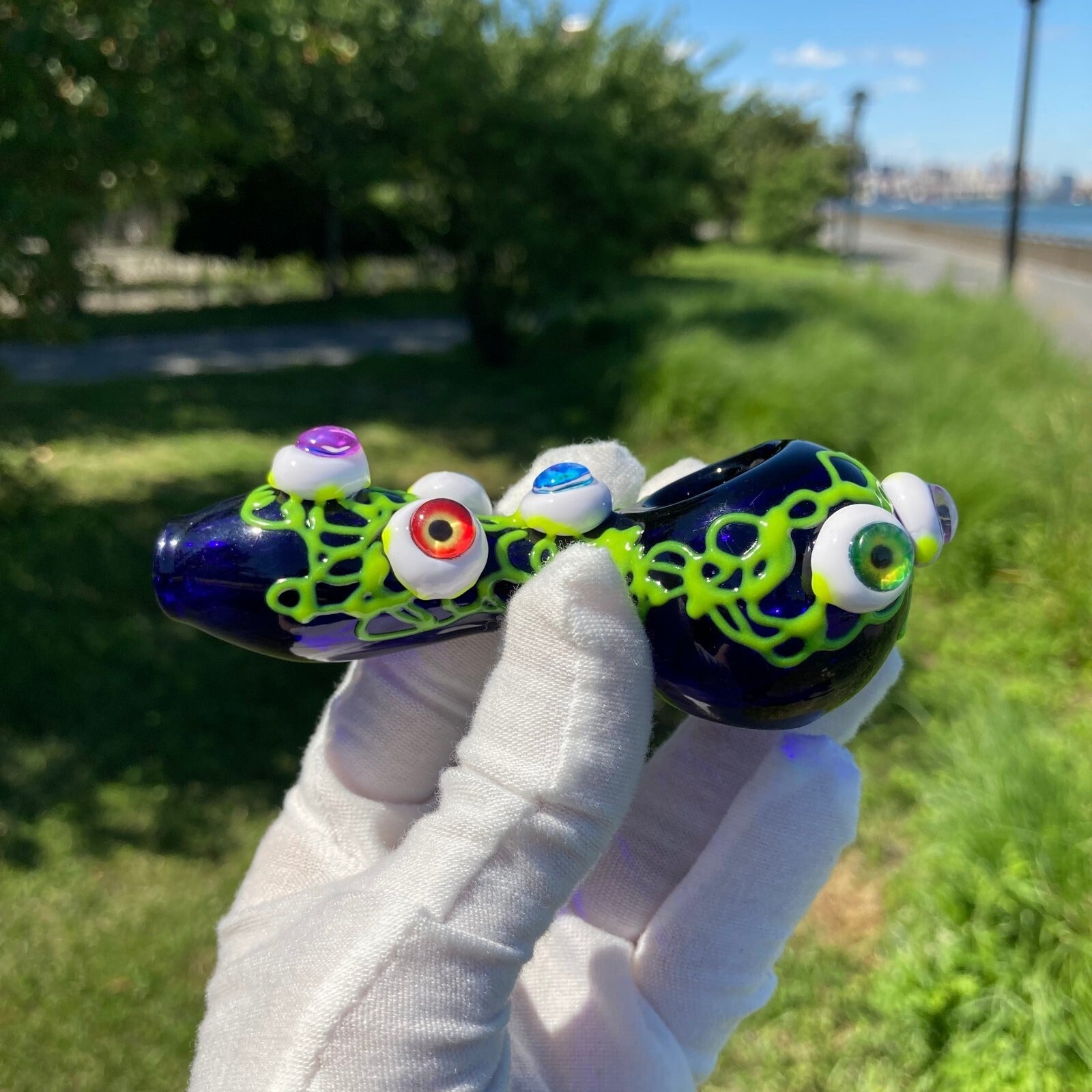 Luminous Eyes Glass Pipe Smoking Hand Spoon Pipe Tobacco Glass Smoke Bowl