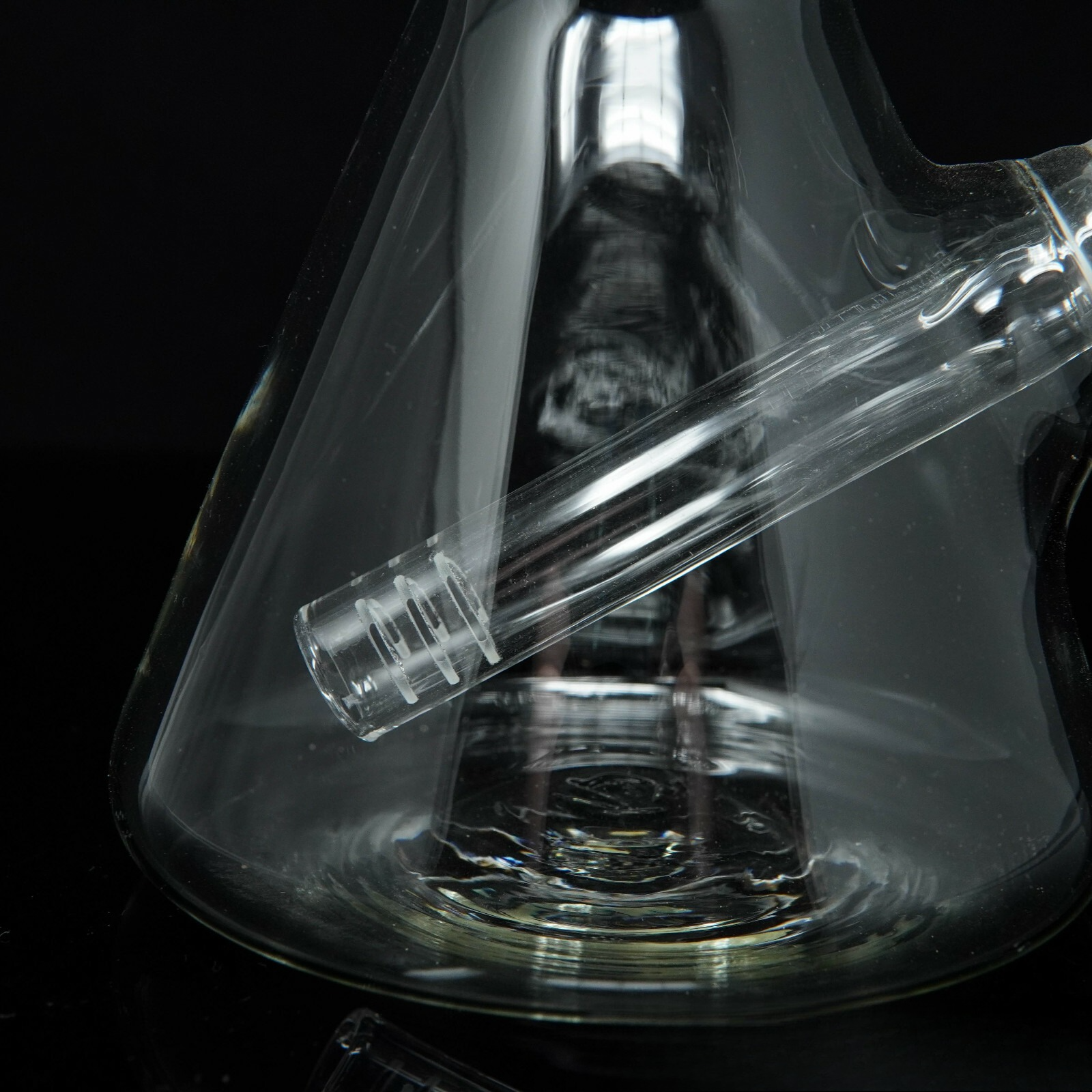 8.5” White Hookah Water Pipe Tobacco Smoking Beaker Pipe w/ Ice Catcher