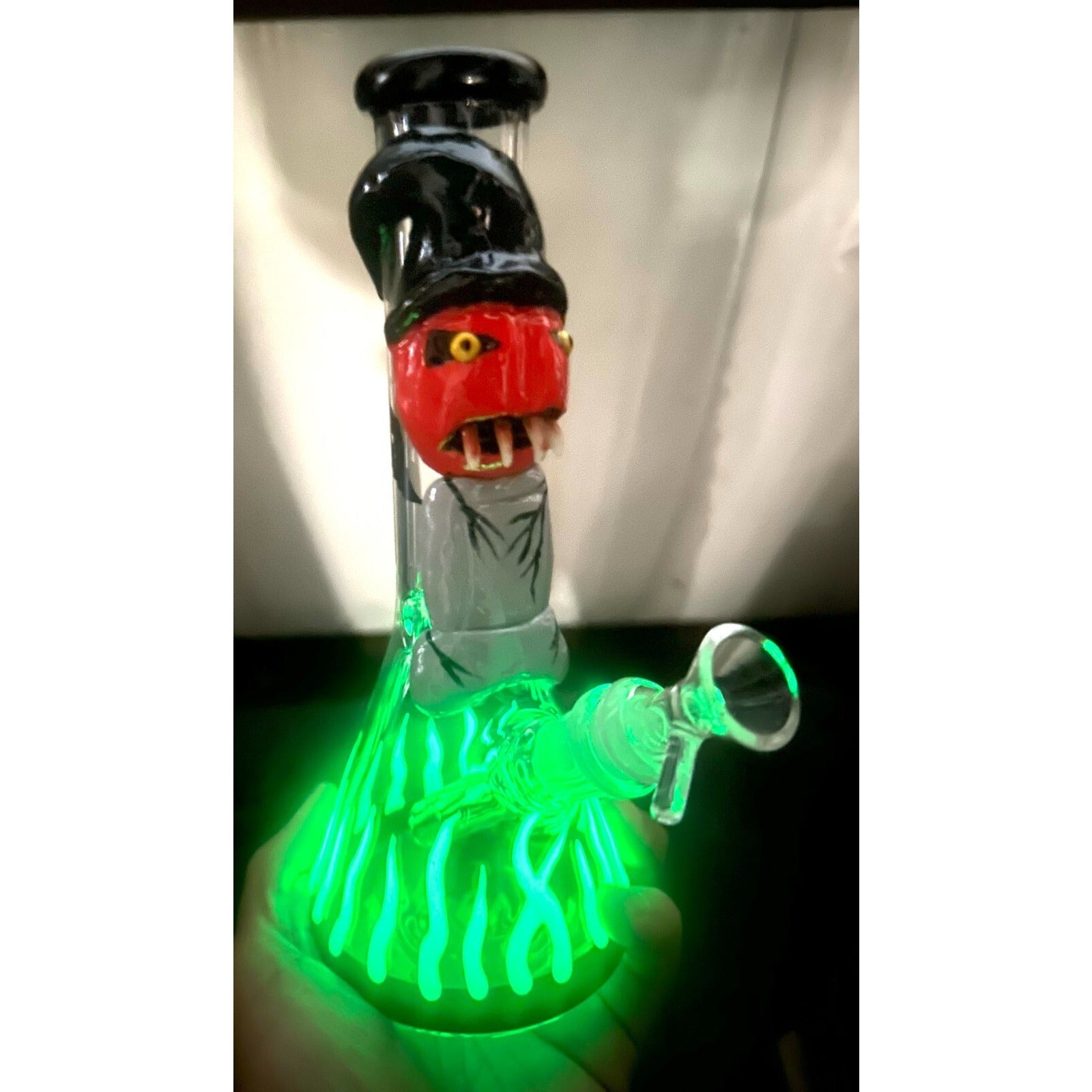 10" Glow In The Dark3D Monster Handprint Skull Bong 5mm thickness 14mm