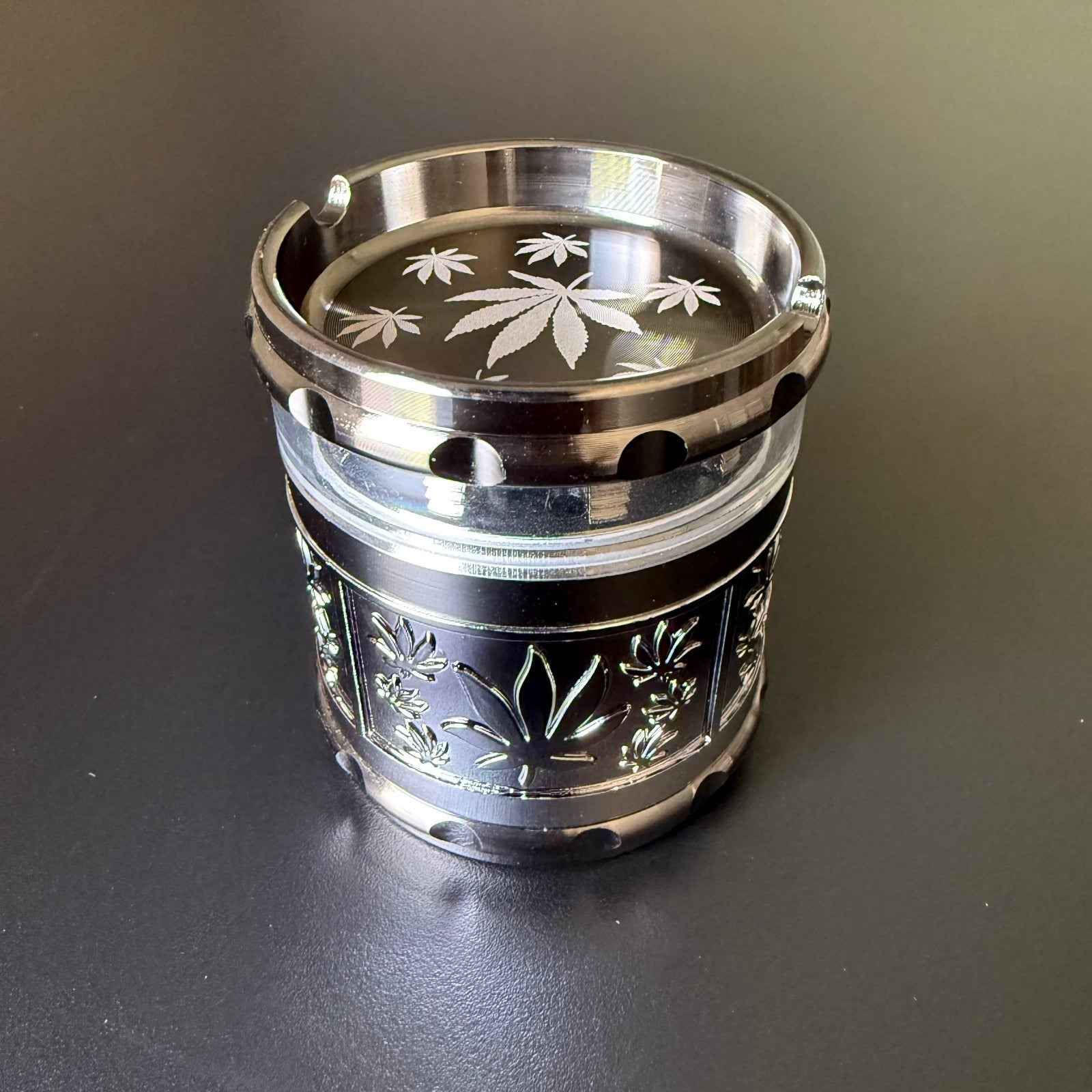 2.5 inch Ashtray Magnetic lid Herb Grinder Spice Crusher